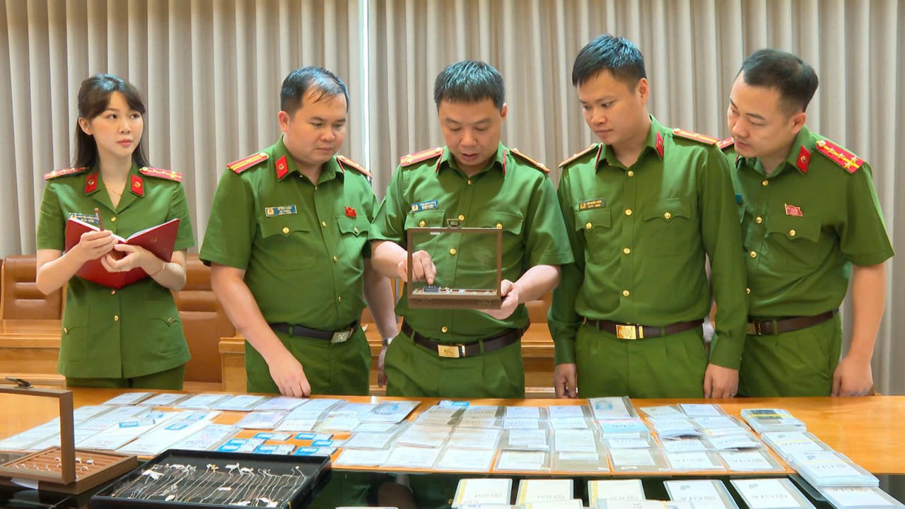 Kết quả điều tra x&aacute;c định, c&aacute;c đối tượng cầm đầu l&agrave; người Ấn Độ, chủ yếu sinh sống v&agrave; l&agrave;m việc tại Hồng K&ocirc;ng (Trung Quốc). (Ảnh: C&ocirc;ng an Thanh H&oacute;a)