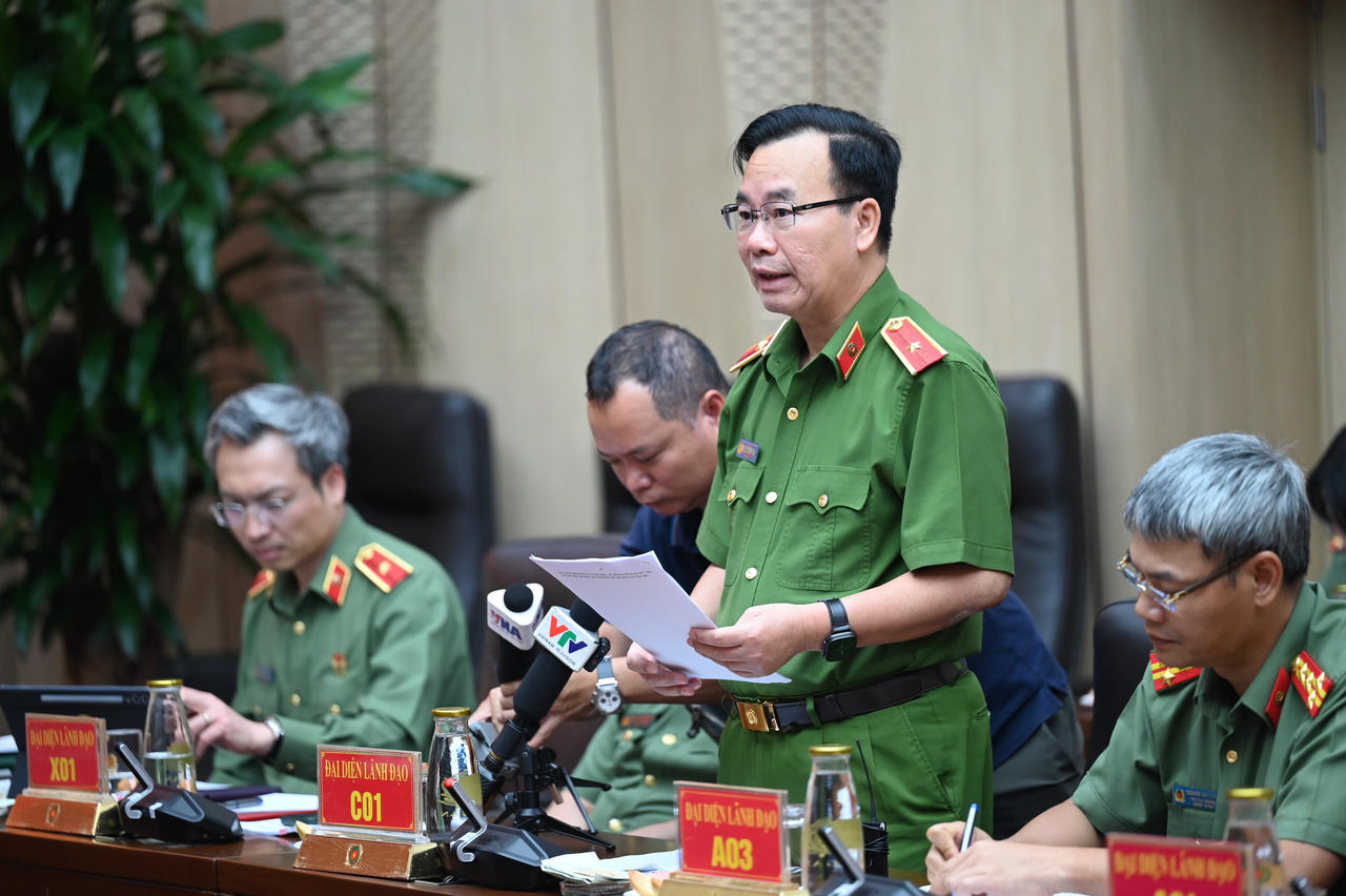 Đại diện Văn ph&ograve;ng Cơ quan Cơ quan Cảnh s&aacute;t điều tra (C01) ph&aacute;t biểu tại Họp b&aacute;o.