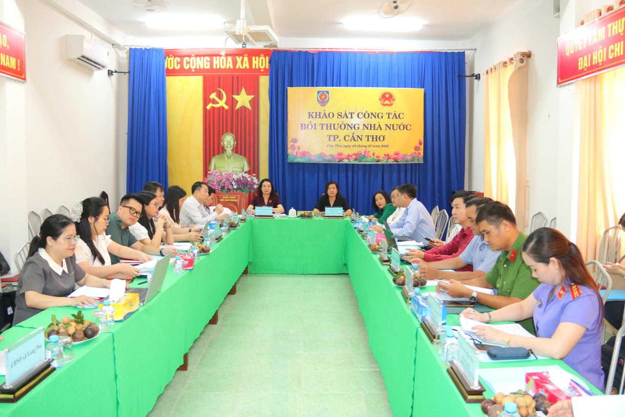 Quang cảnh buổi l&agrave;m việc