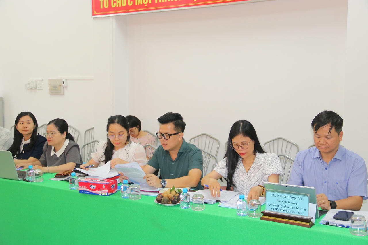 C&aacute;c th&agrave;nh vi&ecirc;n Đo&agrave;n c&ocirc;ng t&aacute;c
