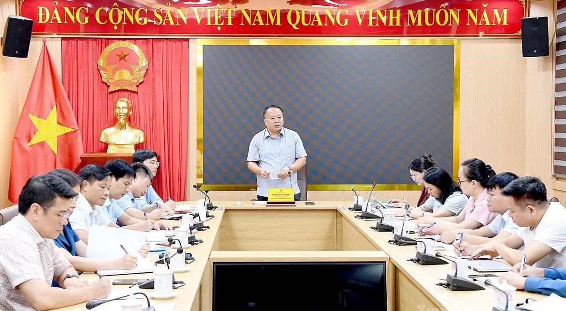Chủ tịch UBND tỉnh Tuy&ecirc;n Quang Phan Huy Ngọc chủ tr&igrave; l&agrave;m việc với Ban Chỉ đạo cấp tỉnh Kỳ thi tốt nghiệp THPT năm 2026. Ảnh: Huy Ho&agrave;ng.