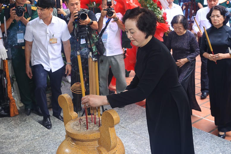 Thủ tướng L&ecirc; Minh Hưng: Bằng mọi gi&aacute;, phải nỗ lực, quyết t&acirc;m cao nhất để t&igrave;m kiếm, quy tập v&agrave; x&aacute;c định danh t&iacute;nh h&agrave;i cốt liệt sĩ- Ảnh 10.