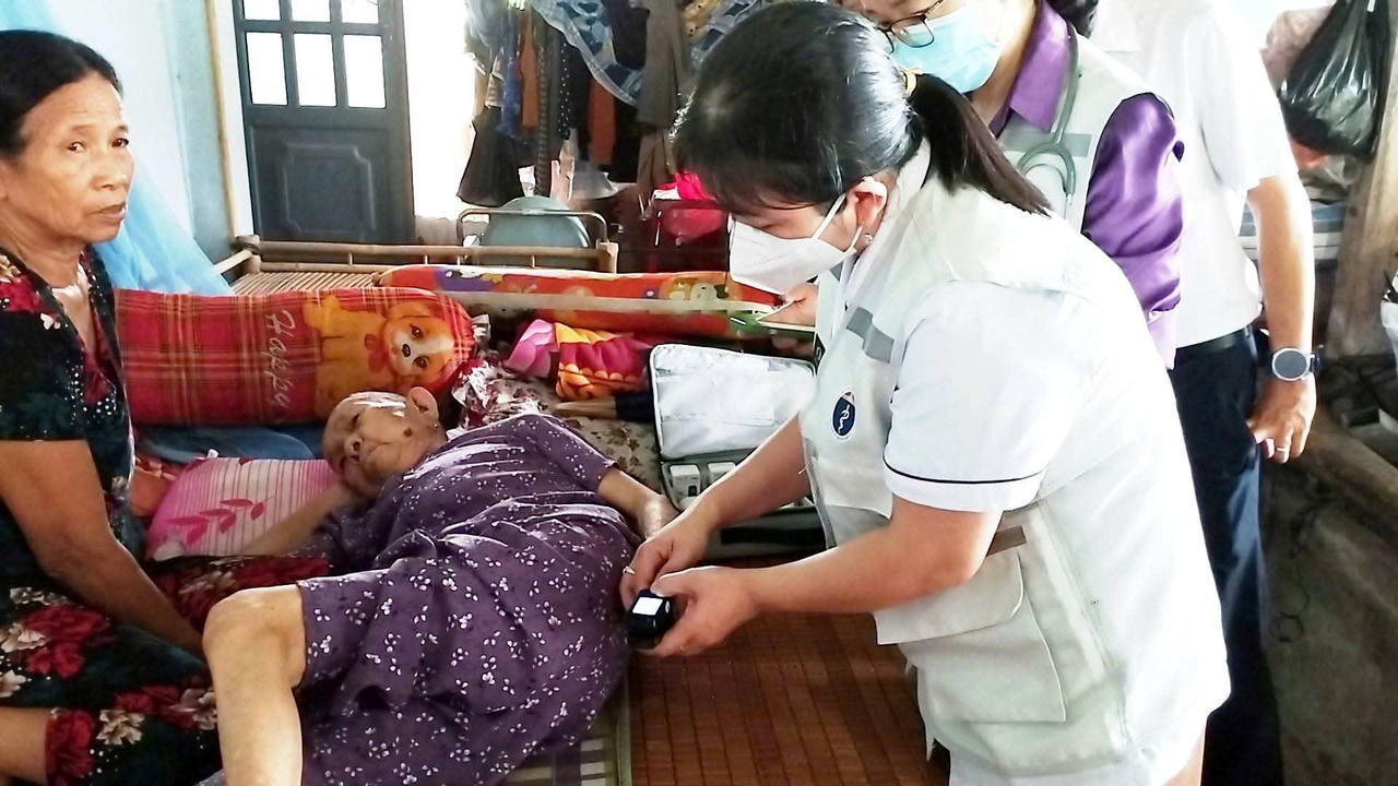 Chương tr&igrave;nh kh&aacute;m sức khỏe to&agrave;n d&acirc;n kh&ocirc;ng chỉ l&agrave; nhiệm vụ của ng&agrave;nh y tế m&agrave; l&agrave; nhiệm vụ chung của cả hệ thống ch&iacute;nh trị.