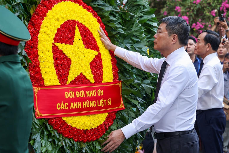 Thủ tướng L&ecirc; Minh Hưng: Bằng mọi gi&aacute;, phải nỗ lực, quyết t&acirc;m cao nhất để t&igrave;m kiếm, quy tập v&agrave; x&aacute;c định danh t&iacute;nh h&agrave;i cốt liệt sĩ- Ảnh 1.