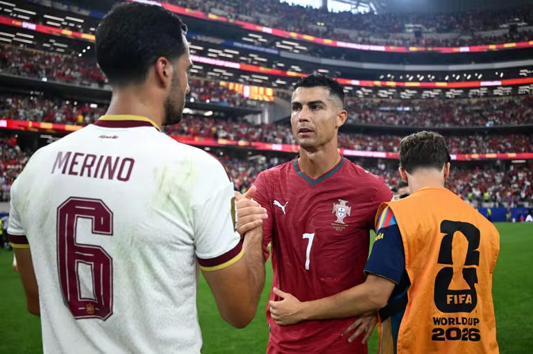 T&acirc;y Ban Nha đ&atilde; vượt qua Bồ Đ&agrave;o Nha ở v&ograve;ng 16 đội World Cup 2026, Mikel Merino ghi b&agrave;n thắng duy nhất ở những ph&uacute;t cuối.(Ảnh FIFA)