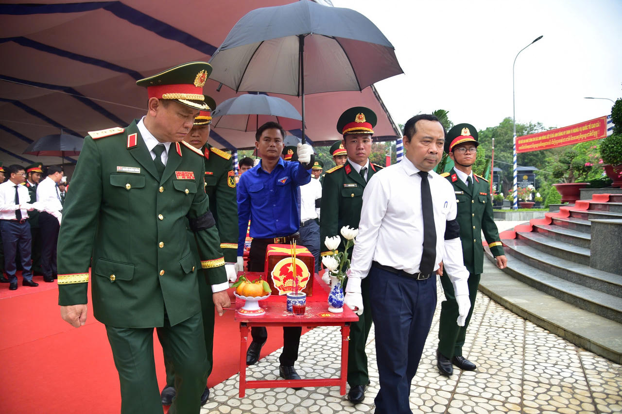 Tây Ninh truy điệu, an táng 173 hài cốt liệt sĩ quân tình nguyện hy sinh tại Campuchia