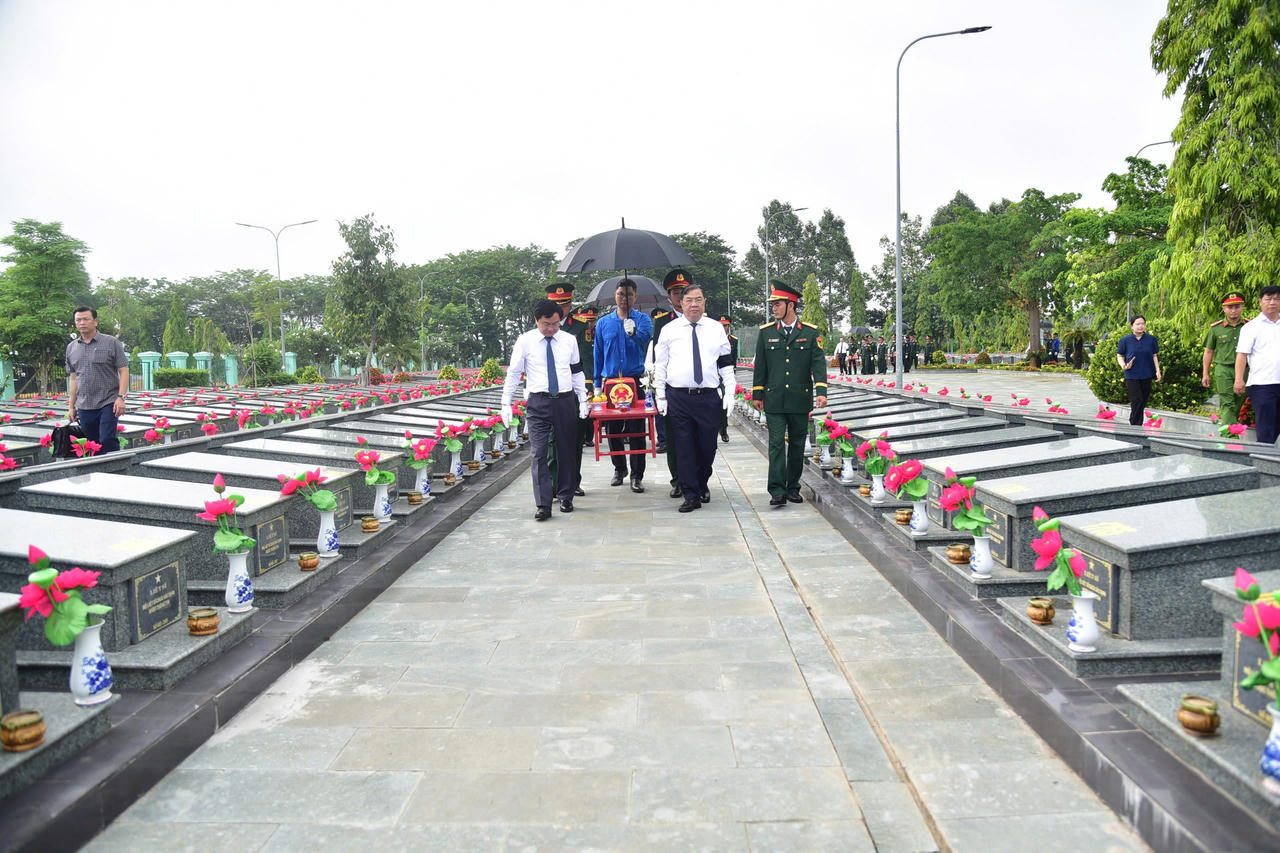 T&acirc;y Ninh truy điệu, an t&aacute;ng 173 h&agrave;i cốt liệt sĩ qu&acirc;n t&igrave;nh nguyện hy sinh tại Campuchia