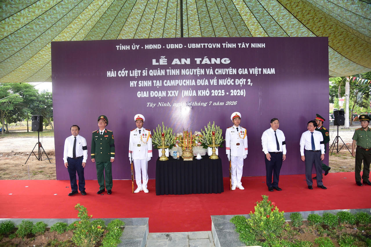 T&acirc;y Ninh truy điệu, an t&aacute;ng 173 h&agrave;i cốt liệt sĩ qu&acirc;n t&igrave;nh nguyện hy sinh tại Campuchia