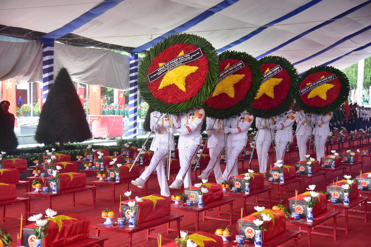 Tây Ninh truy điệu, an táng 173 hài cốt liệt sĩ quân tình nguyện hy sinh tại Campuchia