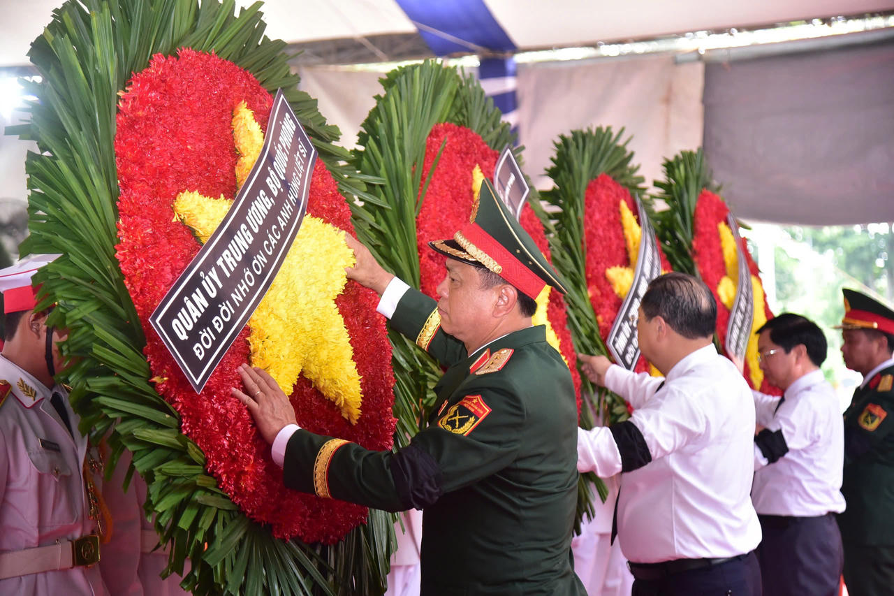 Tây Ninh truy điệu, an táng 173 hài cốt liệt sĩ quân tình nguyện hy sinh tại Campuchia