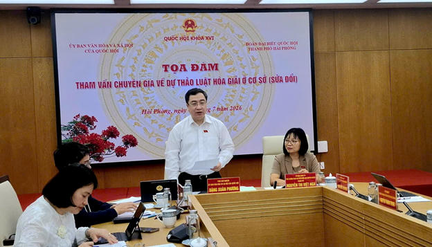 Đồng ch&iacute; Đặng Xu&acirc;n Phương, Ph&oacute; Chủ nhiệm Uỷ ban Văn ho&aacute; v&agrave; X&atilde; hội của Quốc hội ph&aacute;t biểu khai mạc Toạ đ&agrave;m