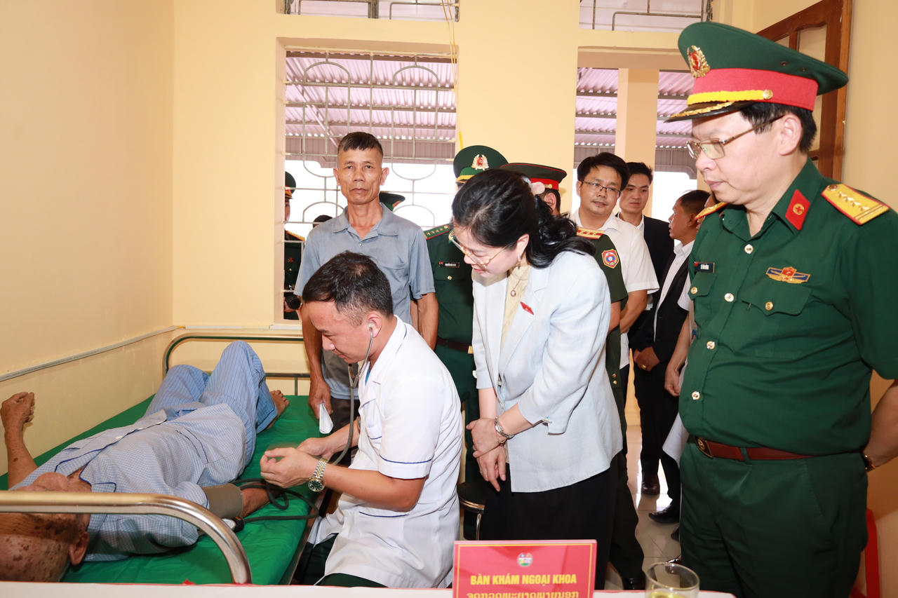 Dự kiến sẽ c&oacute; hơn 600 người d&acirc;n hai b&ecirc;n bi&ecirc;n giới sẽ được thăm kh&aacute;m, tư vấn sức khoẻ v&agrave; ph&aacute;t thuốc điều trị miễn ph&iacute;&nbsp;