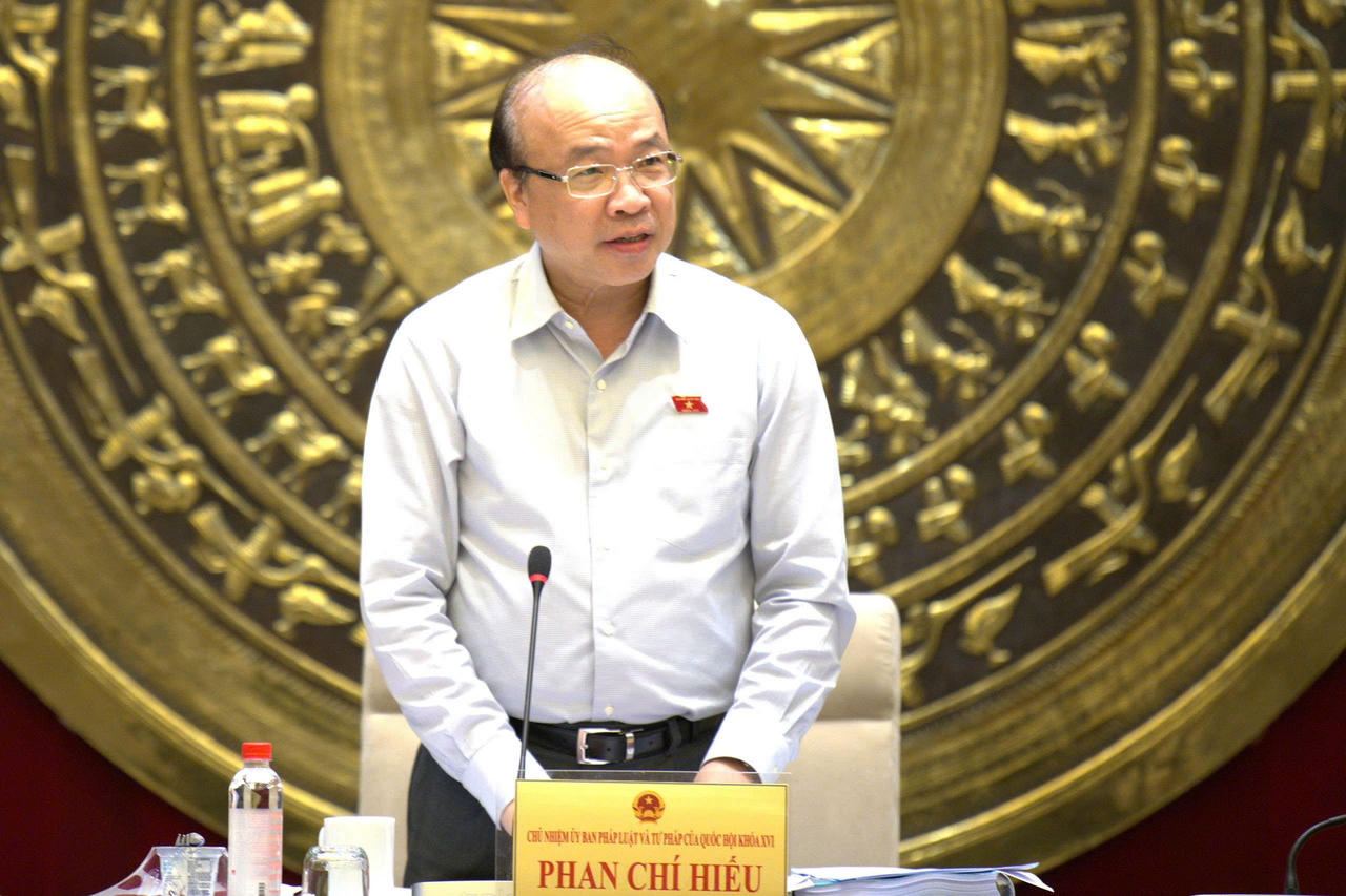 &nbsp;Chủ nhiệm Ủy ban Ph&aacute;p luật v&agrave; Tư ph&aacute;p Phan Ch&iacute; Hiếu ph&aacute;t biểu tại phi&ecirc;n họp
