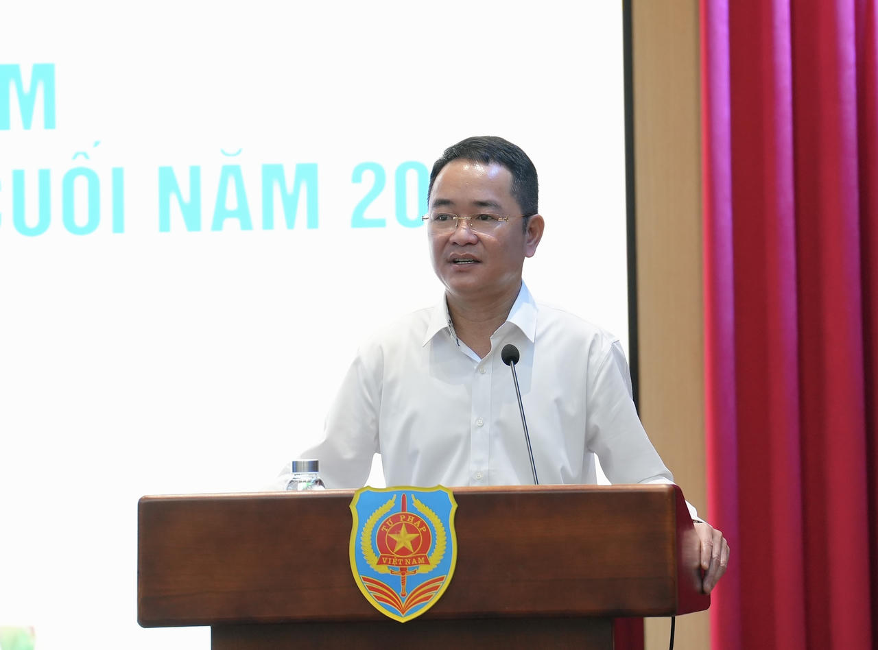 Tổng Bi&ecirc;n tập Vũ Ho&agrave;i Nam ph&aacute;t biểu tại Hội nghị.