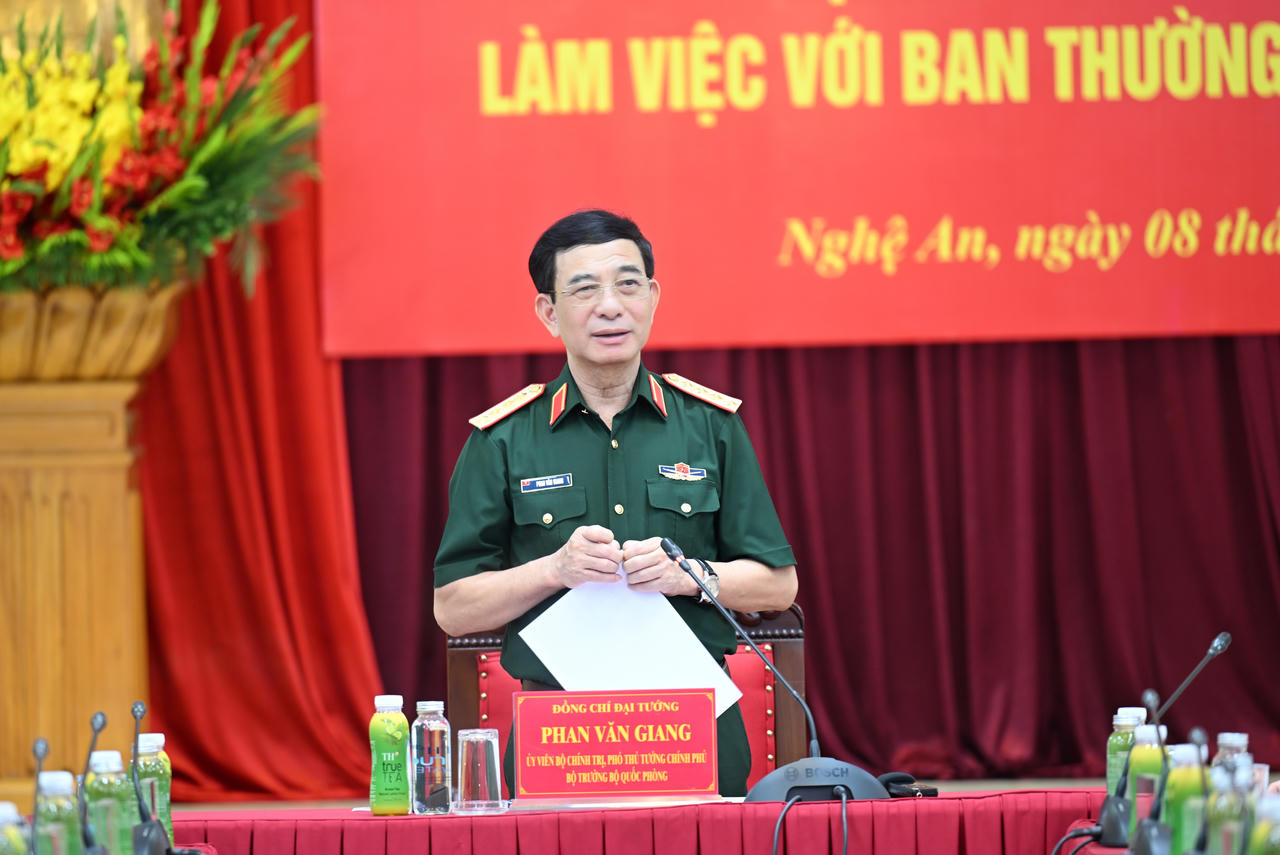 Đại tướng Phan Văn Giang, Ph&oacute; Thủ tướng Ch&iacute;nh phủ, Bộ trưởng Bộ Quốc ph&ograve;ng ph&aacute;t biểu chỉ đạo.