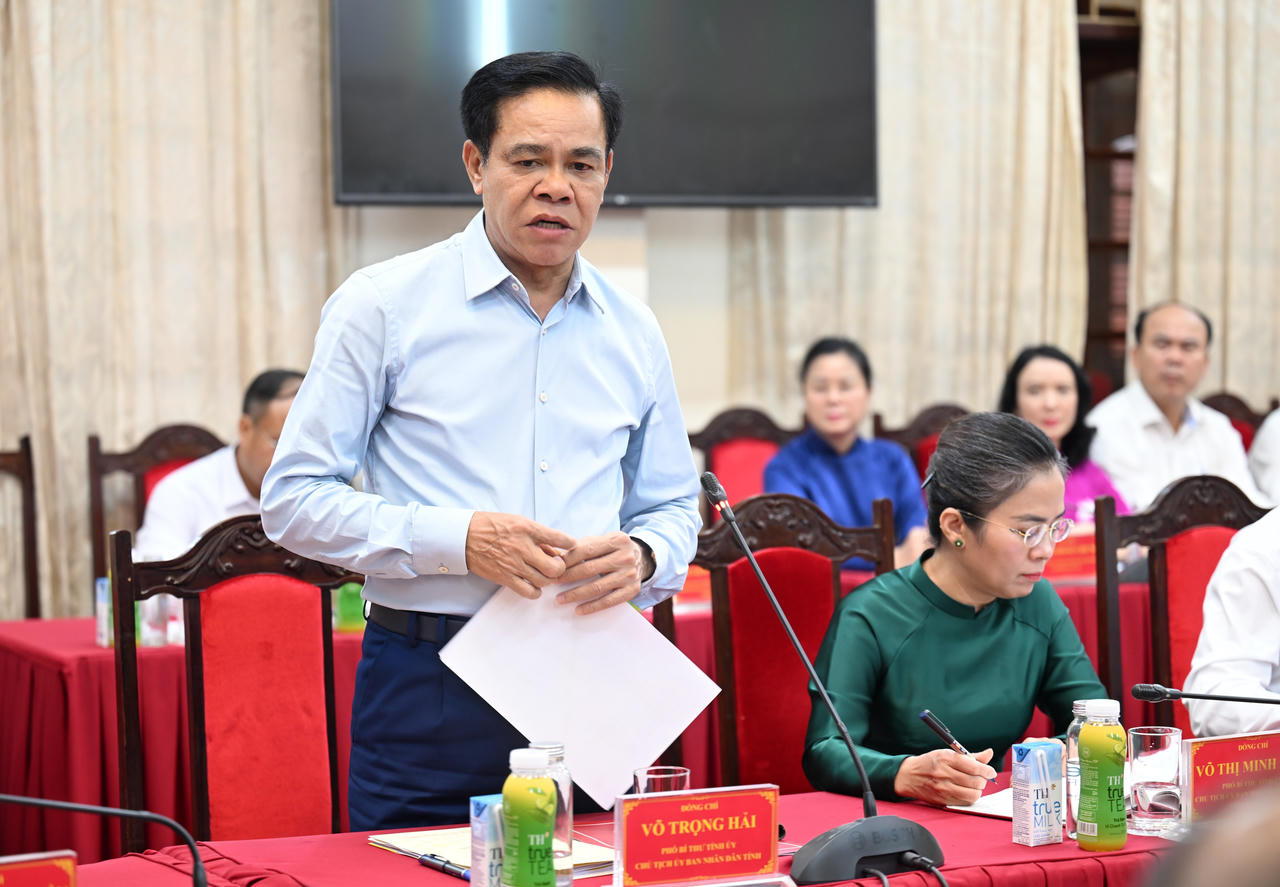 Đồng ch&iacute; V&otilde; Trọng Hải - Ph&oacute; B&iacute; thư Tỉnh uỷ, Chủ tịch UBND tỉnh Nghệ An ph&aacute;t biểu tại buổi l&agrave;m việc.