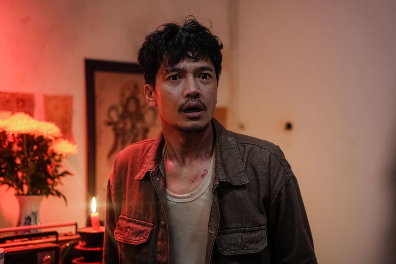 Quang Tuấn trong một cảnh phim&nbsp;&ldquo;Quỷ bắt hồn&rdquo;. Ảnh: ĐPCC