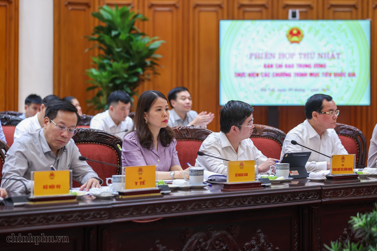 Thủ tướng L&ecirc; Minh Hưng: Khẩn trương nghi&ecirc;n cứu, đề xuất t&iacute;ch hợp thực chất 4 chương tr&igrave;nh mục ti&ecirc;u quốc gia- Ảnh 3.