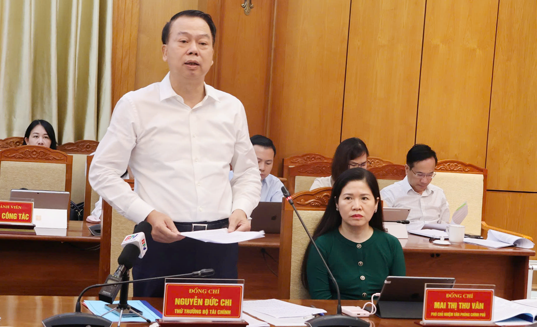 Thứ trưởng Bộ T&agrave;i ch&iacute;nh Nguyễn Đức Chi ph&aacute;t biểu tại buổi l&agrave;m việc.