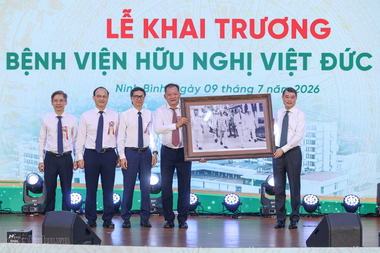 Thủ tướng L&ecirc; Minh Hưng: X&acirc;y dựng những bệnh viện hiện đại v&agrave; h&igrave;nh th&agrave;nh hệ sinh th&aacute;i y tế ph&aacute;t triển đồng bộ- Ảnh 6.