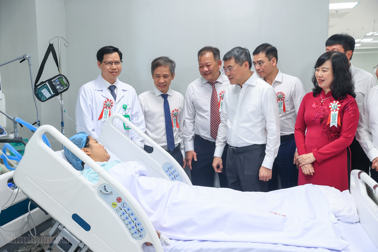 Thủ tướng L&ecirc; Minh Hưng: X&acirc;y dựng những bệnh viện hiện đại v&agrave; h&igrave;nh th&agrave;nh hệ sinh th&aacute;i y tế ph&aacute;t triển đồng bộ- Ảnh 10.