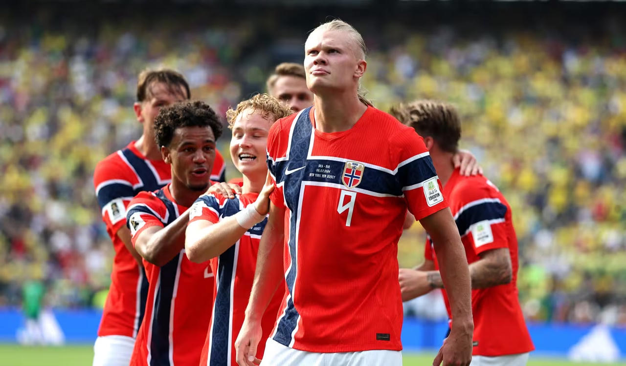 Haaland chưa tr&ograve;n 26 tuổi cho đến hai ng&agrave;y sau trận chung kết World Cup 2026 (diễn ra v&agrave;o ng&agrave;y 20/7), nhưng những m&agrave;n tr&igrave;nh diễn xuất sắc của anh tại giải đấu n&agrave;y c&oacute; thể khiến anh mơ về một m&oacute;n qu&agrave; sinh nhật sớm. (Ảnh FIFA)