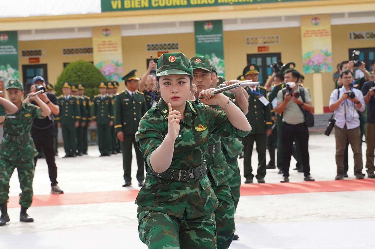 Giao lưu Hữu nghị Quốc ph&ograve;ng Bi&ecirc;n giới: Thắt chặt t&igrave;nh hữu nghị 2 nước Việt Nam &ndash; L&agrave;o