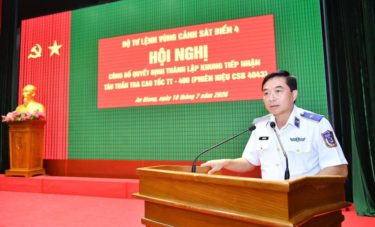 Thiếu tướng Đ&agrave;o B&aacute; Việt - Tư lệnh V&ugrave;ng Cảnh s&aacute;t biển 4 ph&aacute;t biểu tại hội nghị.