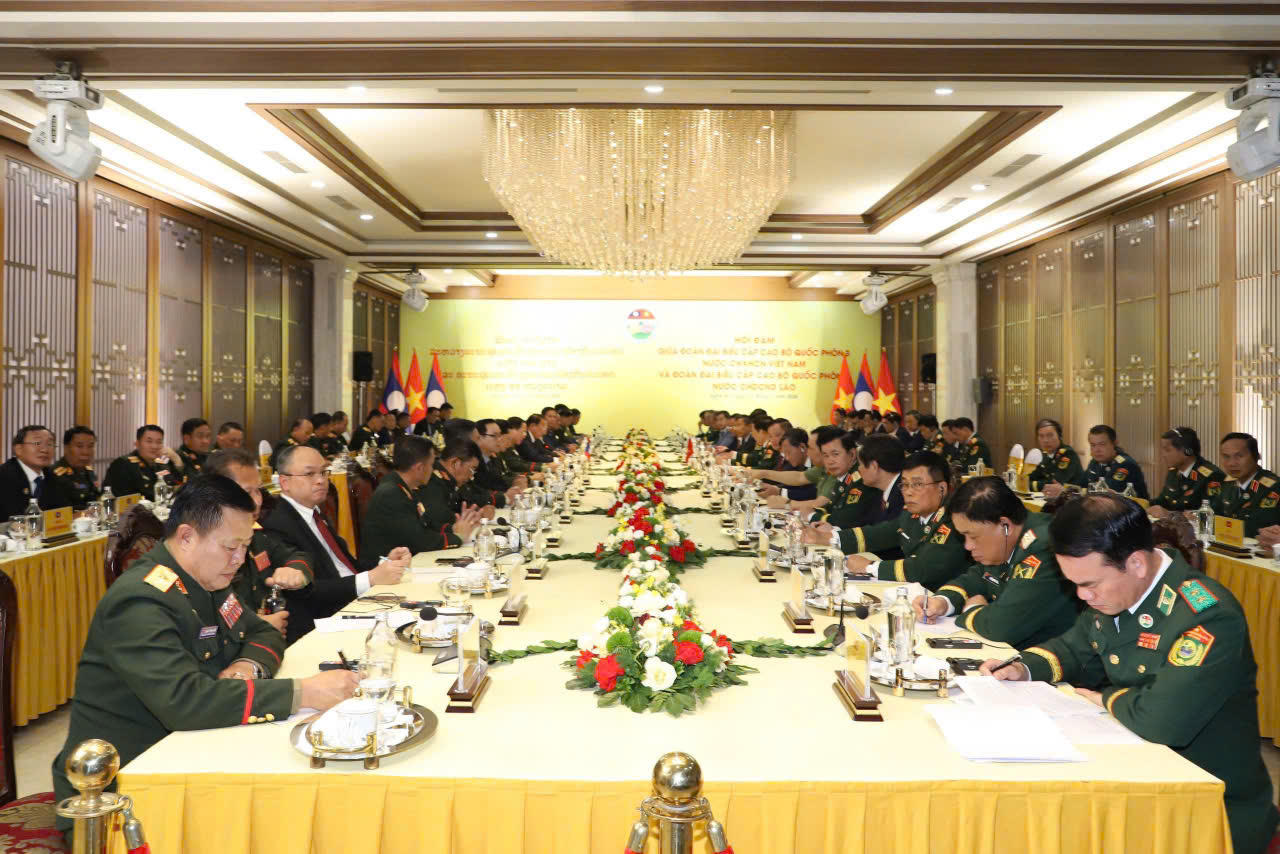 Quang cảnh cuộc hội đ&agrave;m giữa đo&agrave;n đại biểu cấp cao Bộ Quốc ph&ograve;ng Việt Nam v&agrave; Bộ Quốc ph&ograve;ng L&agrave;o.