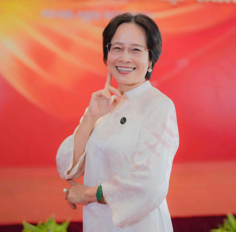 B&agrave; Nguyễn Thị Lan Hương, Ph&oacute; Chủ tịch; Trưởng ban ch&iacute;nh s&aacute;ch ph&aacute;p luật Hiệp hội Nữ Doanh nh&acirc;n H&agrave; Nội (HNEW); Chủ tịch HĐQT Cty CP Sản xuất &amp;amp; Xuất nhập khẩu Việt Ph&uacute;c.