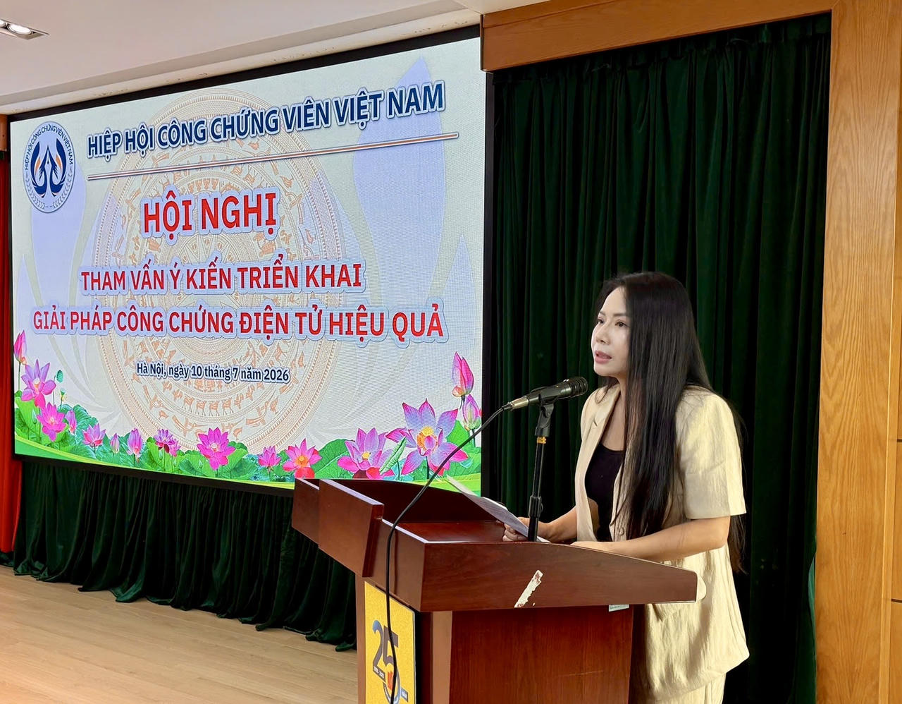 Chủ tịch Hiệp hội C&ocirc;ng chứng vi&ecirc;n Việt Nam Nguyễn Thị Thơ ph&aacute;t biểu