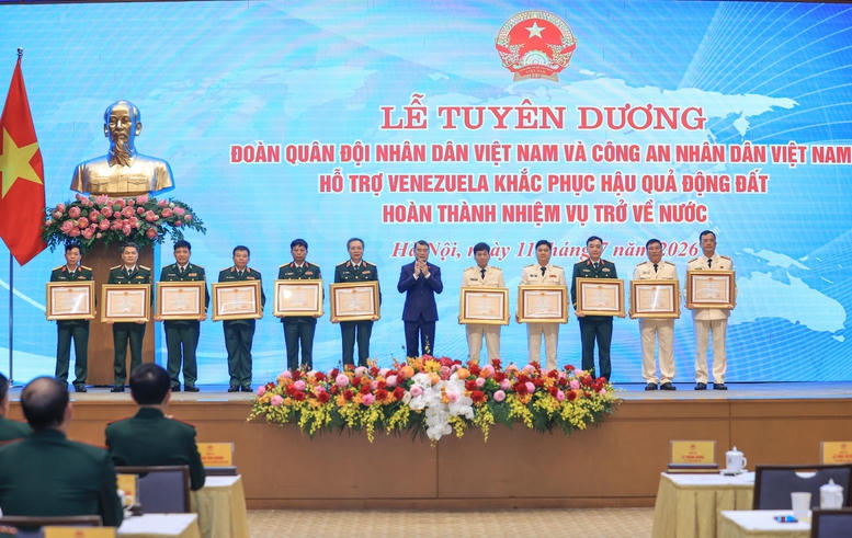 Thủ tướng L&ecirc; Minh Hưng: X&acirc;y dựng một Việt Nam tự cường nhưng nh&acirc;n &aacute;i, bản lĩnh nhưng h&ograve;a hiếu, ph&aacute;t triển nhưng c&oacute; tr&aacute;ch nhiệm- Ảnh 13.