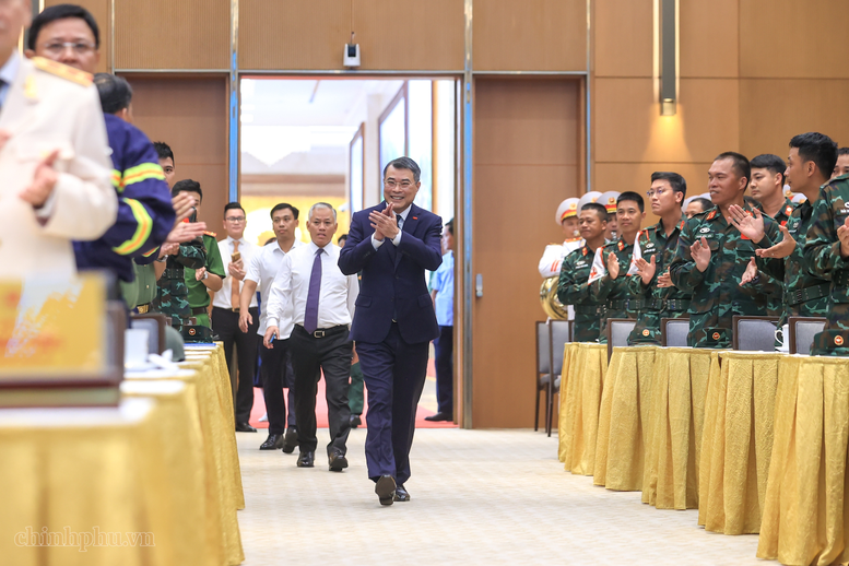 Thủ tướng L&ecirc; Minh Hưng: X&acirc;y dựng một Việt Nam tự cường nhưng nh&acirc;n &aacute;i, bản lĩnh nhưng h&ograve;a hiếu, ph&aacute;t triển nhưng c&oacute; tr&aacute;ch nhiệm- Ảnh 1.