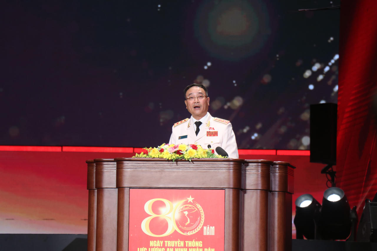 Thứ trưởng Bộ C&ocirc;ng an Phạm Thế T&ugrave;ng ph&aacute;t biểu tại buổi Lễ. (Ảnh: L&agrave;nh Vũ)