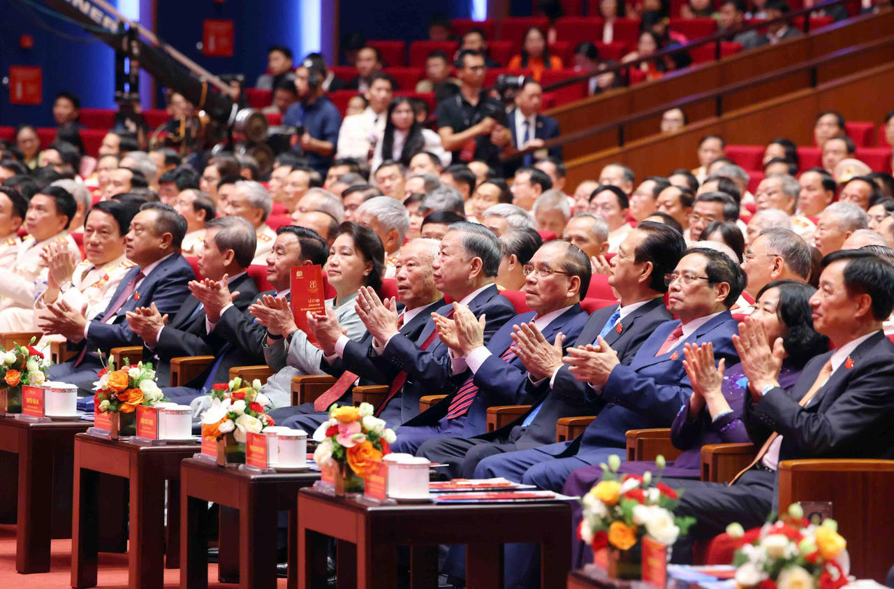 Đại diện L&atilde;nh đạo, nguy&ecirc;n l&atilde;nh đạo Đảng v&agrave; Nh&agrave; nước tham dự tại buổi Lễ. (Ảnh: L&agrave;nh Vũ)