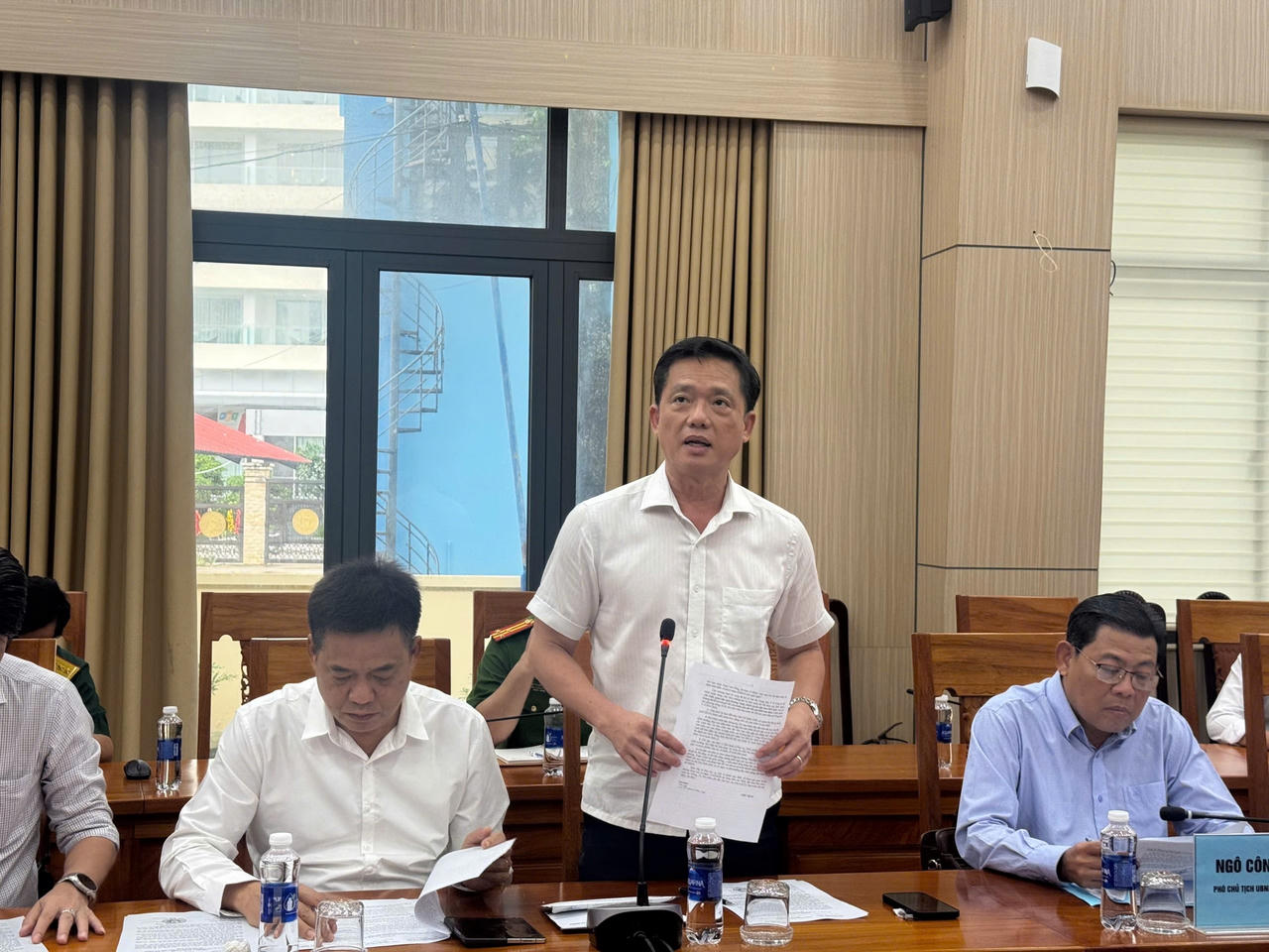 &Ocirc;ng Trần Minh Khoa, Chủ tịch UBND Đặc khu Ph&uacute; Quốc ph&aacute;t biểu tại buổi họp