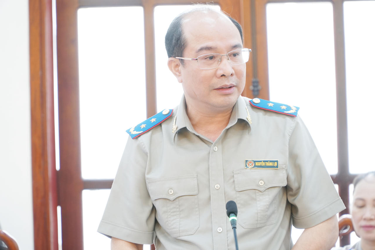 Cục trưởng Cục quản l&yacute; THADS Nguyễn Thắng Lợi trao đổi về c&aacute;c &yacute; kiến của THADS tỉnh Nghệ An.