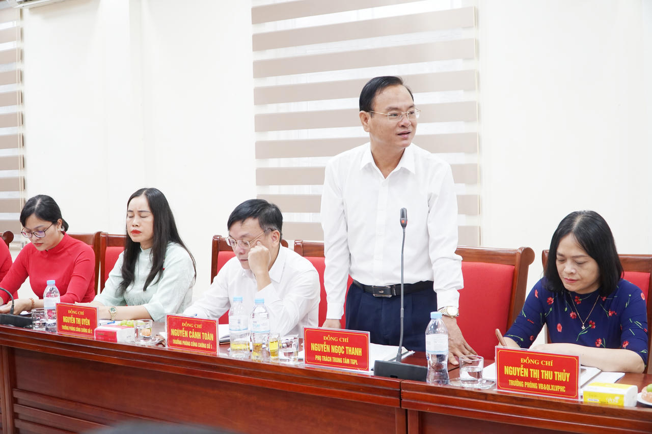 Bộ trưởng Ho&agrave;ng Thanh T&ugrave;ng l&agrave;m việc với Sở Tư ph&aacute;p v&agrave; Thi h&agrave;nh &aacute;n d&acirc;n sự tỉnh Nghệ An