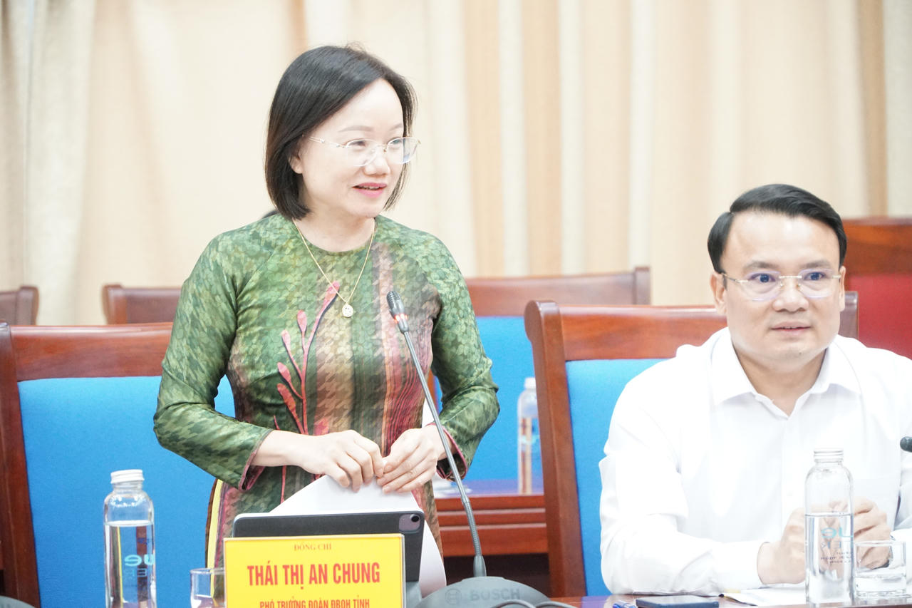 B&agrave; Th&aacute;i Thị An Chung &ndash; Tỉnh uỷ vi&ecirc;n, Ph&oacute; Trưởng Đo&agrave;n Đại biểu Quốc hội tỉnh Nghệ An đề nghị Bộ xem x&eacute;t thời gian lấy &yacute; kiến về c&aacute;c dự thảo luật.