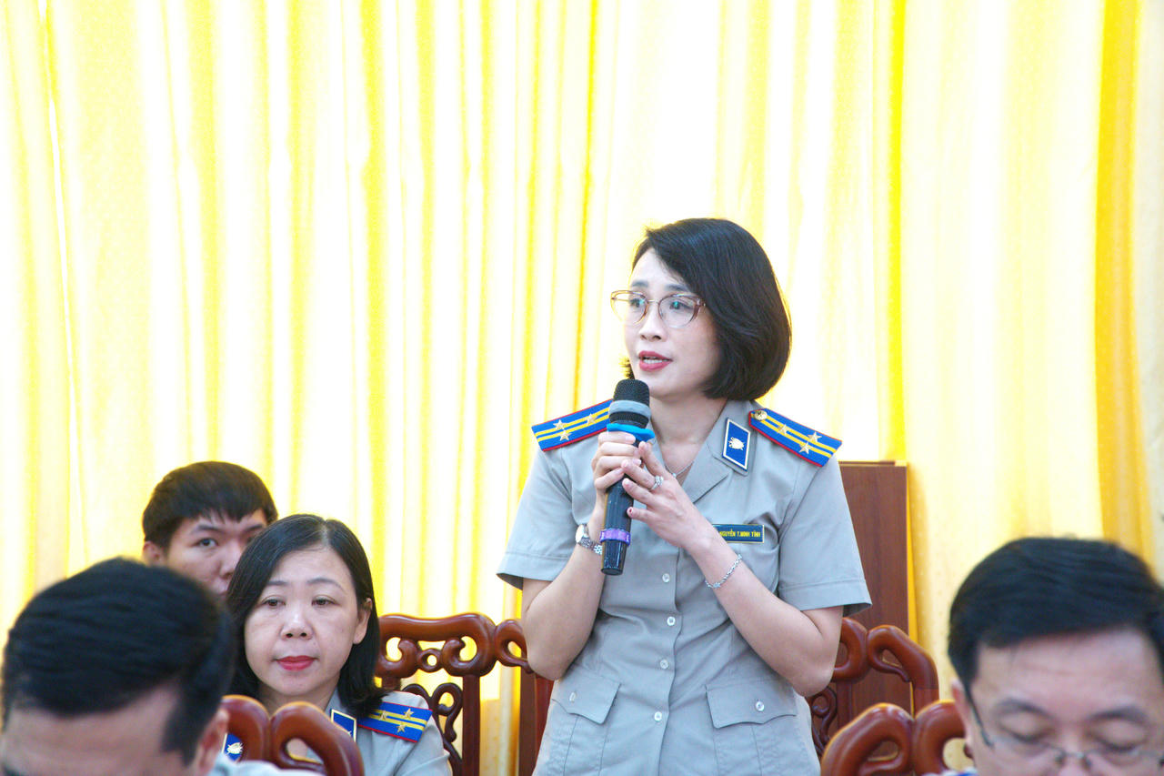 Bộ trưởng Ho&agrave;ng Thanh T&ugrave;ng l&agrave;m việc với Sở Tư ph&aacute;p v&agrave; Thi h&agrave;nh &aacute;n d&acirc;n sự tỉnh Nghệ An