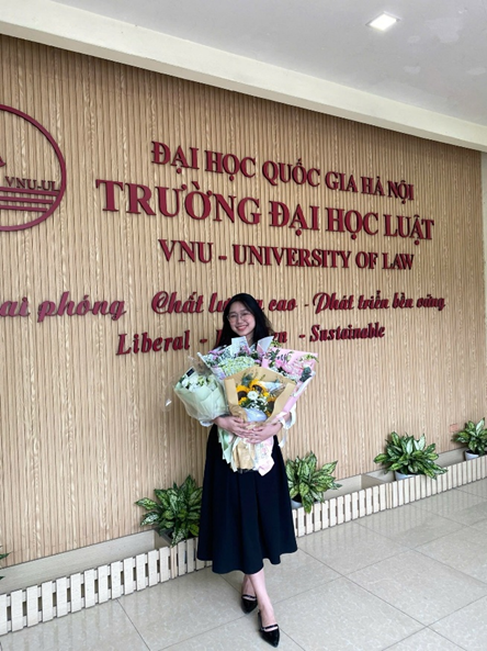 Sinh vi&ecirc;n Nguyễn Thị Lan Anh tốt nghiệp thủ khoa đầu ra Kho&aacute; 66 Ng&agrave;nh Luật Thương mại quốc tế