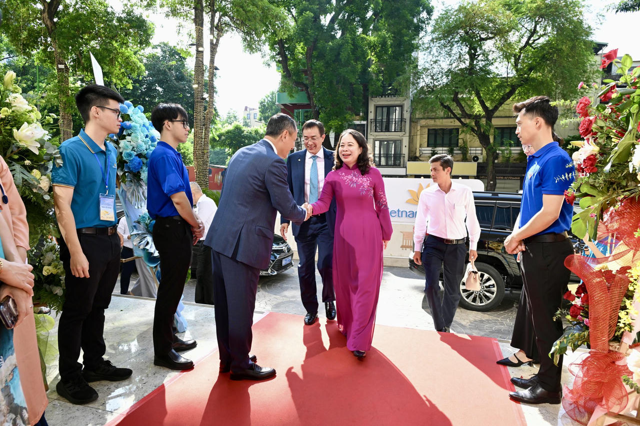 Chủ tịch nước V&otilde; Thị &Aacute;nh Xu&acirc;n đến tham dự sự kiện. (Ảnh VNA)