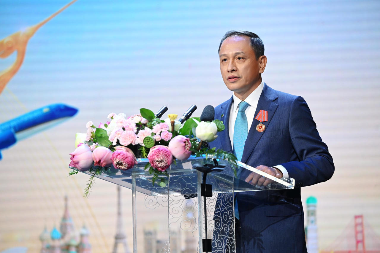 Tổng Gi&aacute;m đốc L&ecirc; Hồng H&agrave;: Giai đoạn vừa qua ng&agrave;nh h&agrave;ng kh&ocirc;ng thế giới đối mặt với nhiều th&aacute;ch thức, đ&oacute; cũng l&agrave; khoảng thời gian thử th&aacute;ch bản lĩnh của doanh nghiệp giữ vai tr&ograve; chủ lực trong ng&agrave;nh h&agrave;ng kh&ocirc;ng. (Ảnh VNA)