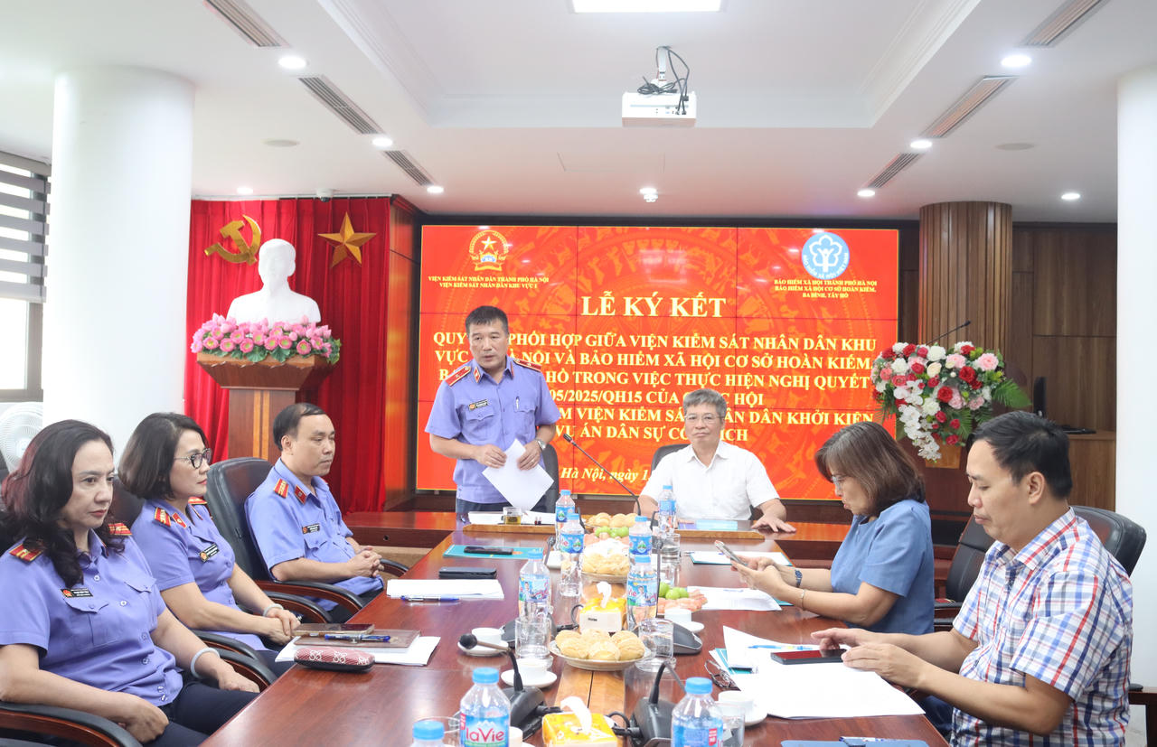 Ph&oacute; Viện trưởng VKSND TP H&agrave; Nội Đỗ Dương To&agrave;n ph&aacute;t biểu tại buổi lễ.