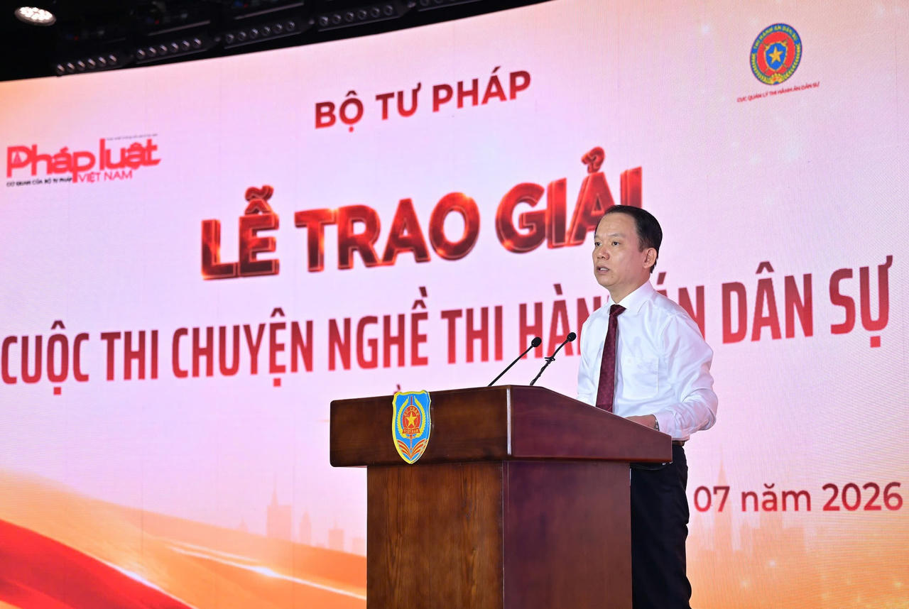 Ủy vi&ecirc;n  BCH Trung ương Đảng, B&iacute; Thư Đảng ủy, Bộ trưởng Bộ Tư ph&aacute;p Ho&agrave;ng Thanh T&ugrave;ng ph&aacute;t biểu chỉ đạo tại Lễ trao giải Cuộc thi Chuyện nghề Thi h&agrave;nh &aacute;n d&acirc;n sự lần II.
