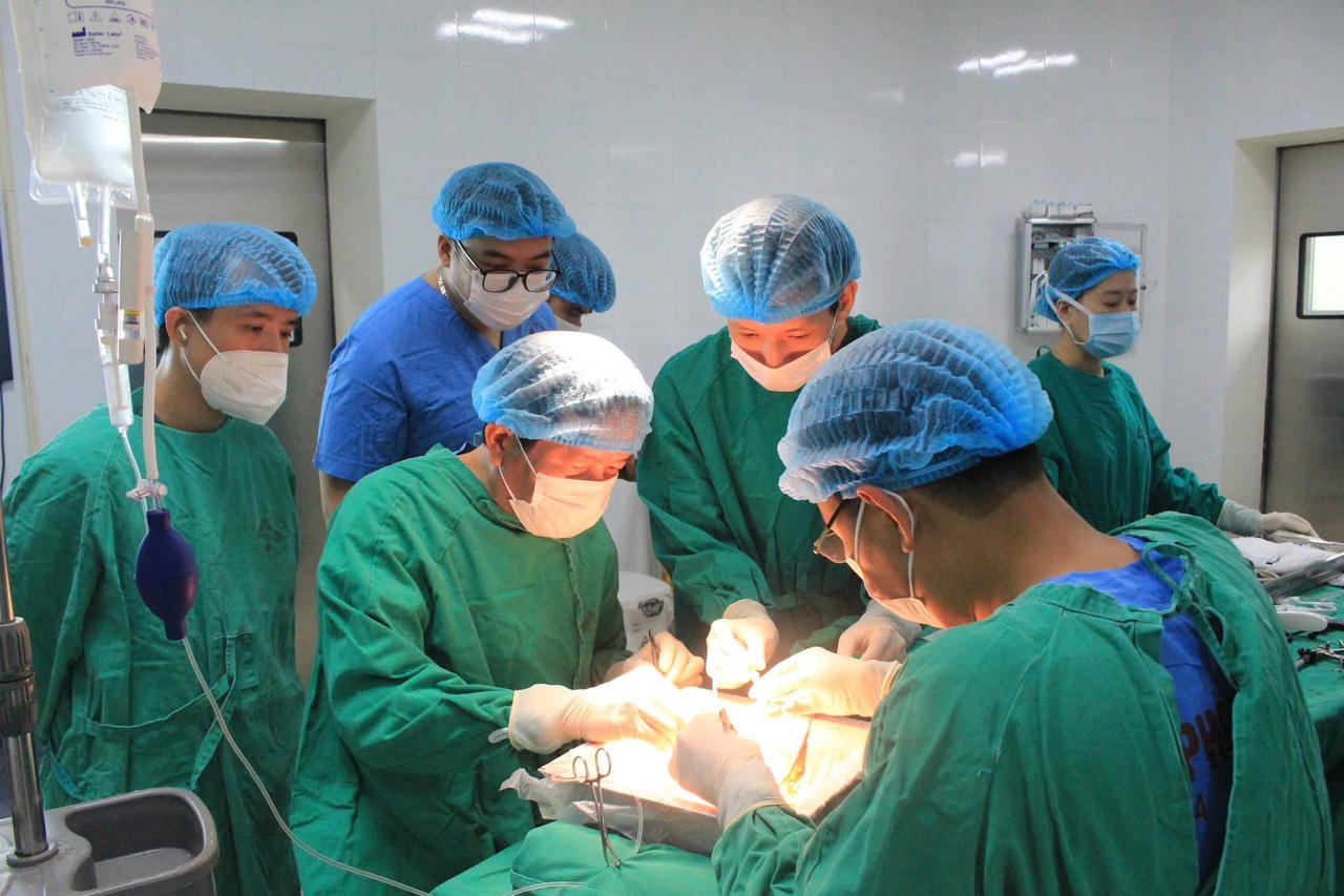 Việc triển khai th&agrave;nh c&ocirc;ng kỹ thuật gh&eacute;p thận ngay tại L&agrave;o Cai mở ra cơ hội điều trị cho nhiều bệnh nh&acirc;n suy thận mạn giai đoạn cuối tr&ecirc;n địa b&agrave;n v&agrave; khu vực l&acirc;n cận.