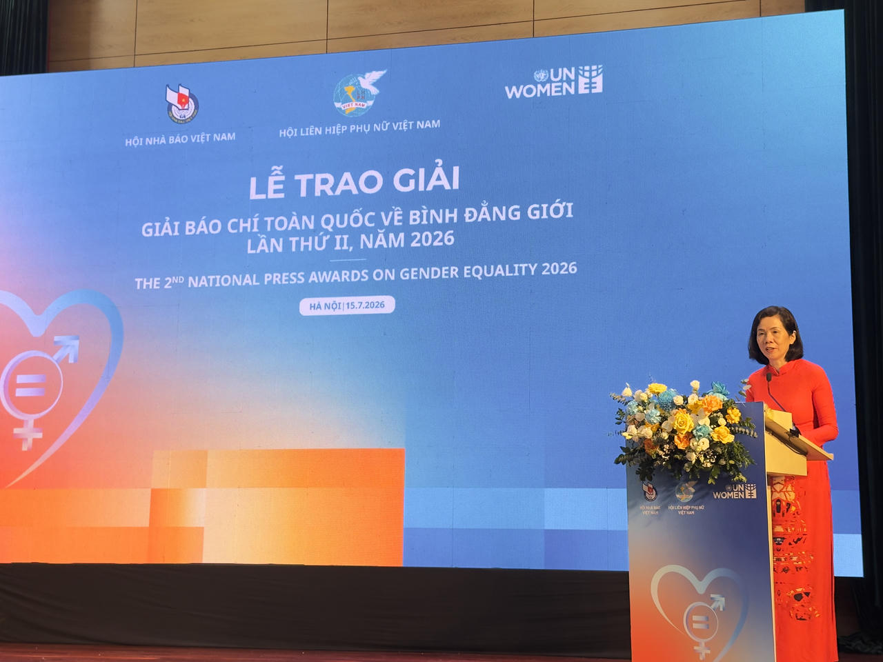 Ph&oacute; Chủ tịch Hội LHPN Việt Nam Nguyễn Thị Minh Hương ph&aacute;t biểu tại Lễ trao giải. (Ảnh: PV)