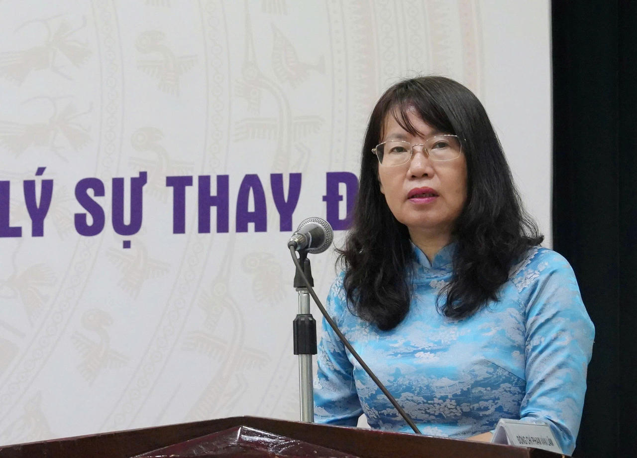 Vụ trưởng Vụ Tổ chức c&aacute;n bộ Phan Thị Hồng H&agrave; ph&aacute;t biểu khai mạc Lớp bồi dưỡng.