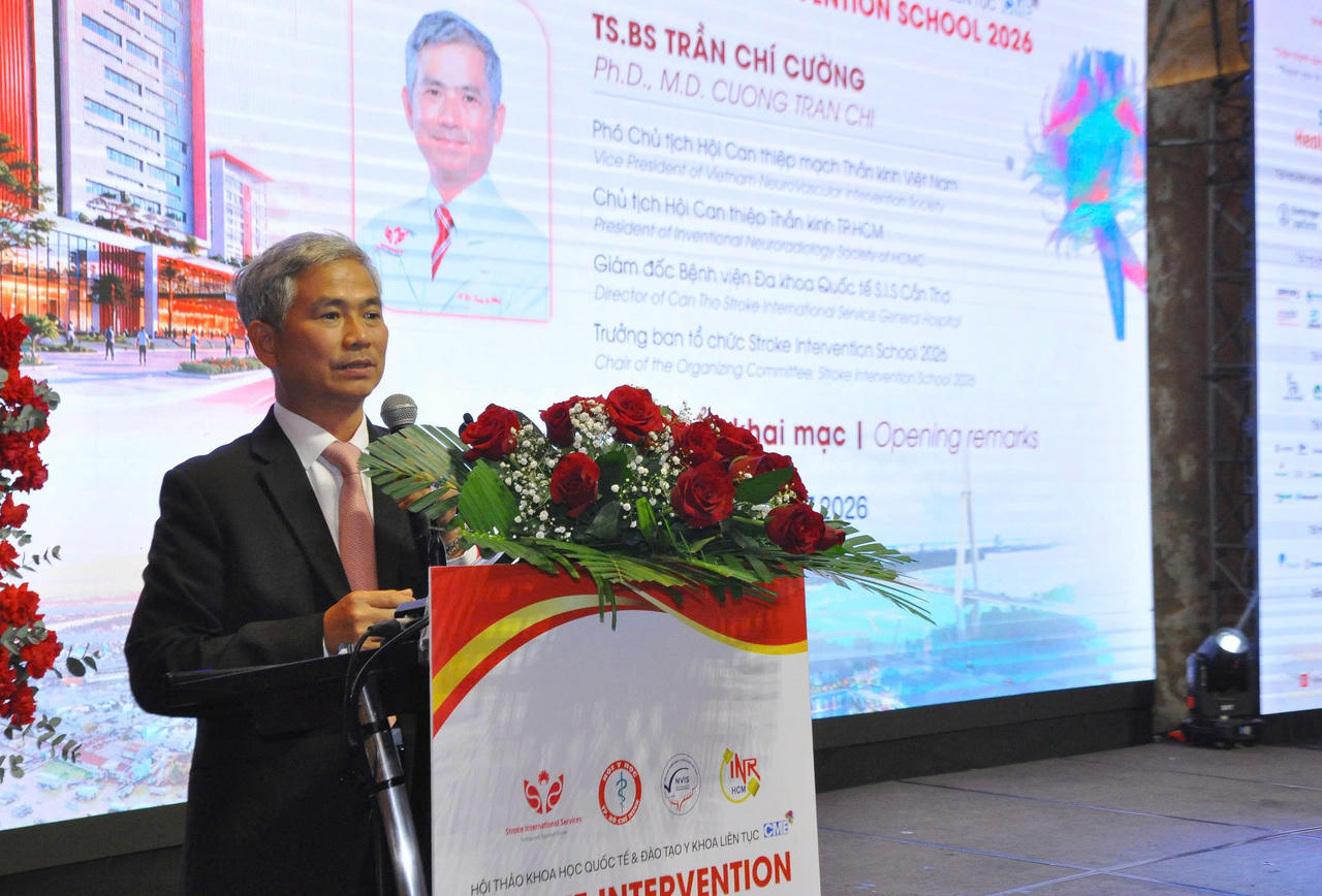 TS.BS Trần Ch&iacute; Cường &ndash; Chủ tịch Hội can thiệp mạch thần kinh Việt Nam, Gi&aacute;m đốc BVĐKQT S.I.S Cần Thơ - Trưởng Ban Tổ chức - ph&aacute;t biểu tại sự kiện. (Ảnh: HV)