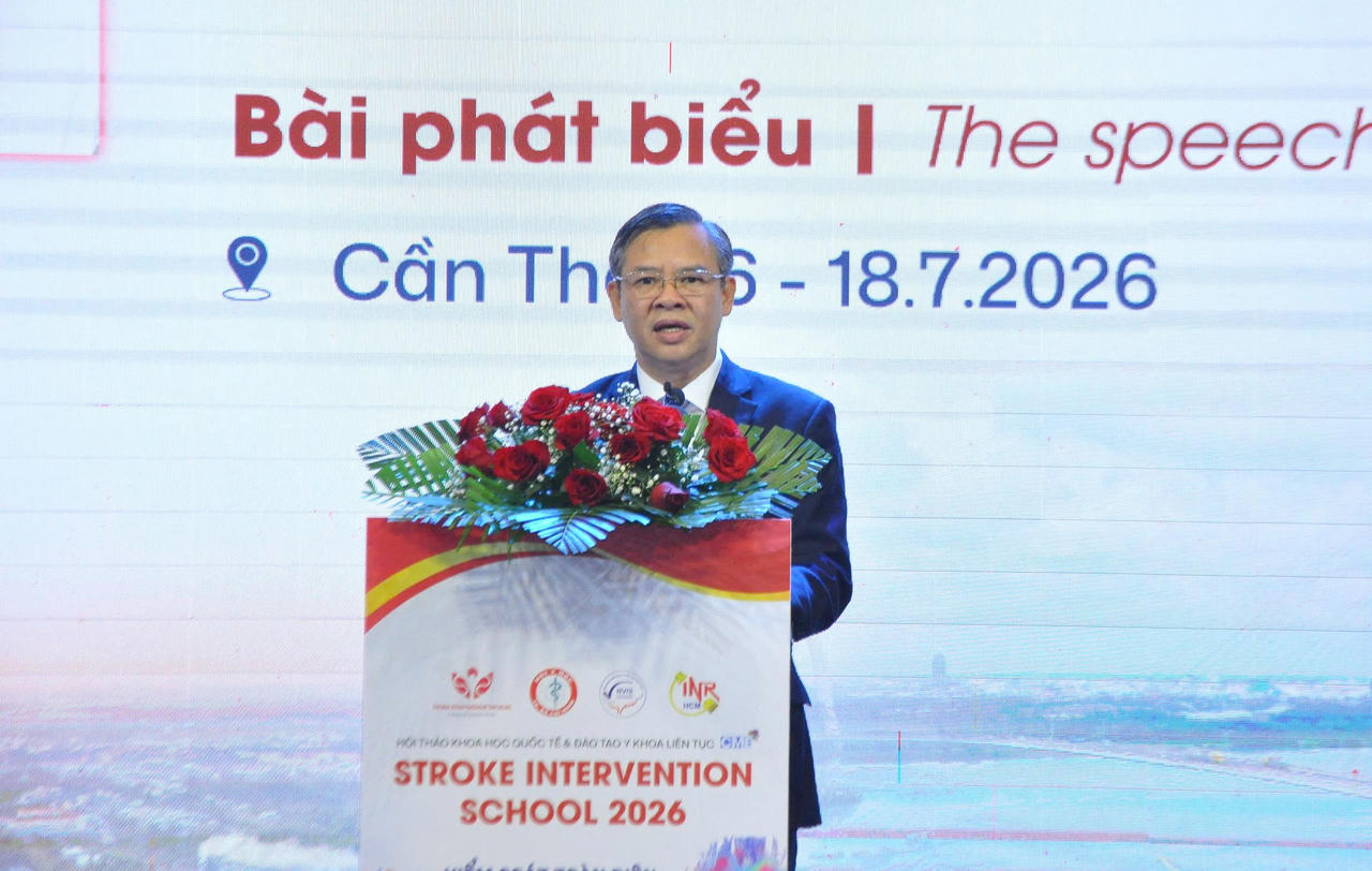 &Ocirc;ng Trương Cảnh Tuy&ecirc;n - Ph&oacute; B&iacute; thư Th&agrave;nh ủy, Chủ tịch UBND TP Cần Thơ ph&aacute;t biểu tại hội nghị. (Ảnh: HV)